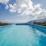 Panoramic With Private Pool Near 스코펠로