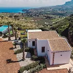 Panoramic With Private Pool Near
