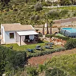 Panoramic With Private Pool Near 스코펠로